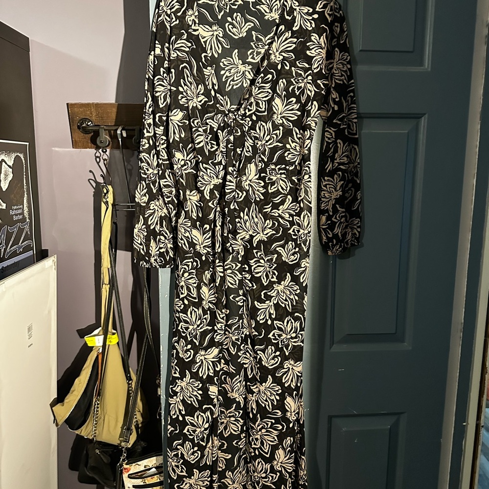 l*space Black and White Floral shear cover up